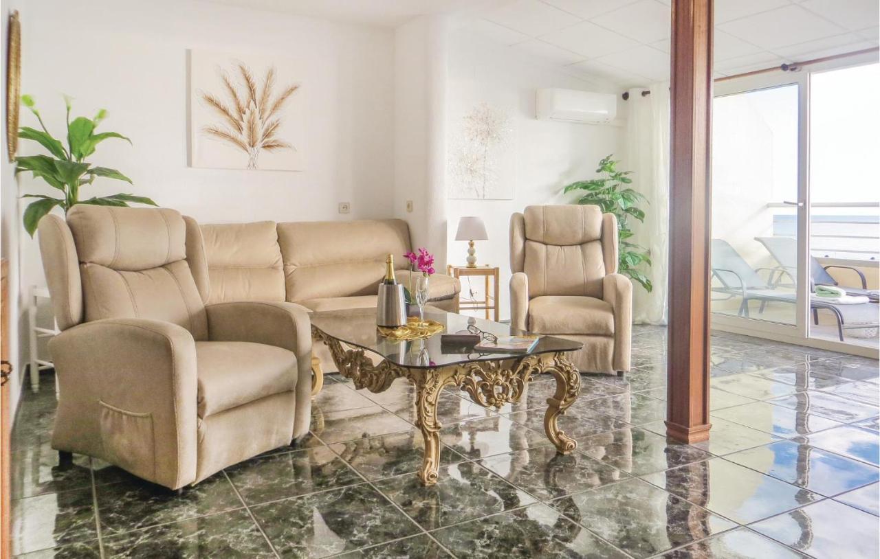 2 Bedroom Stunning Apartment In Torrevieja Ngoại thất bức ảnh