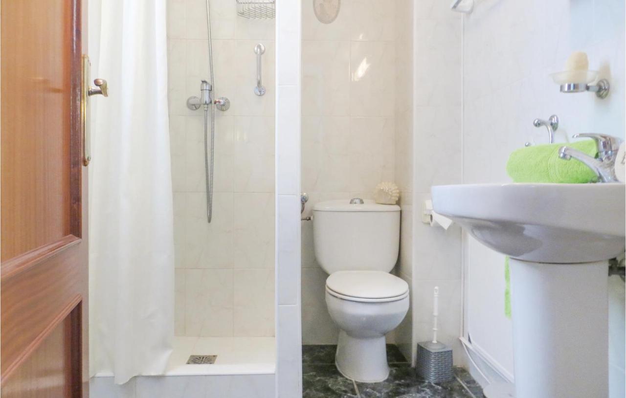 2 Bedroom Stunning Apartment In Torrevieja Ngoại thất bức ảnh
