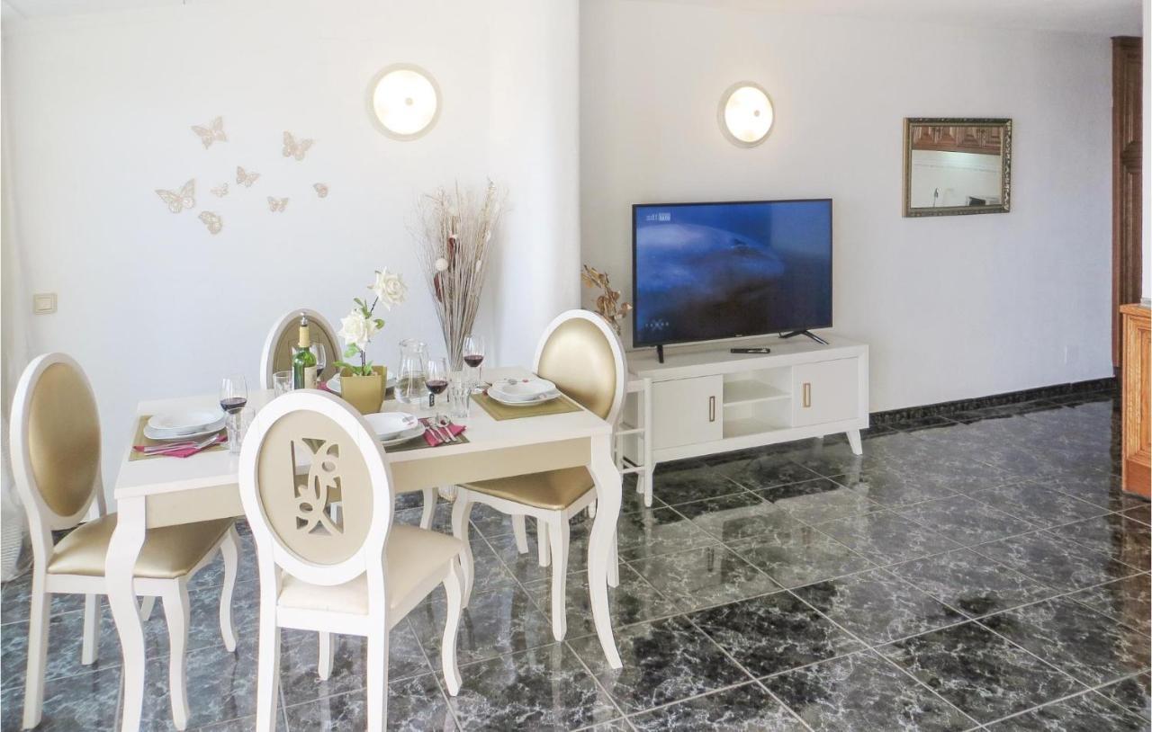 2 Bedroom Stunning Apartment In Torrevieja Ngoại thất bức ảnh