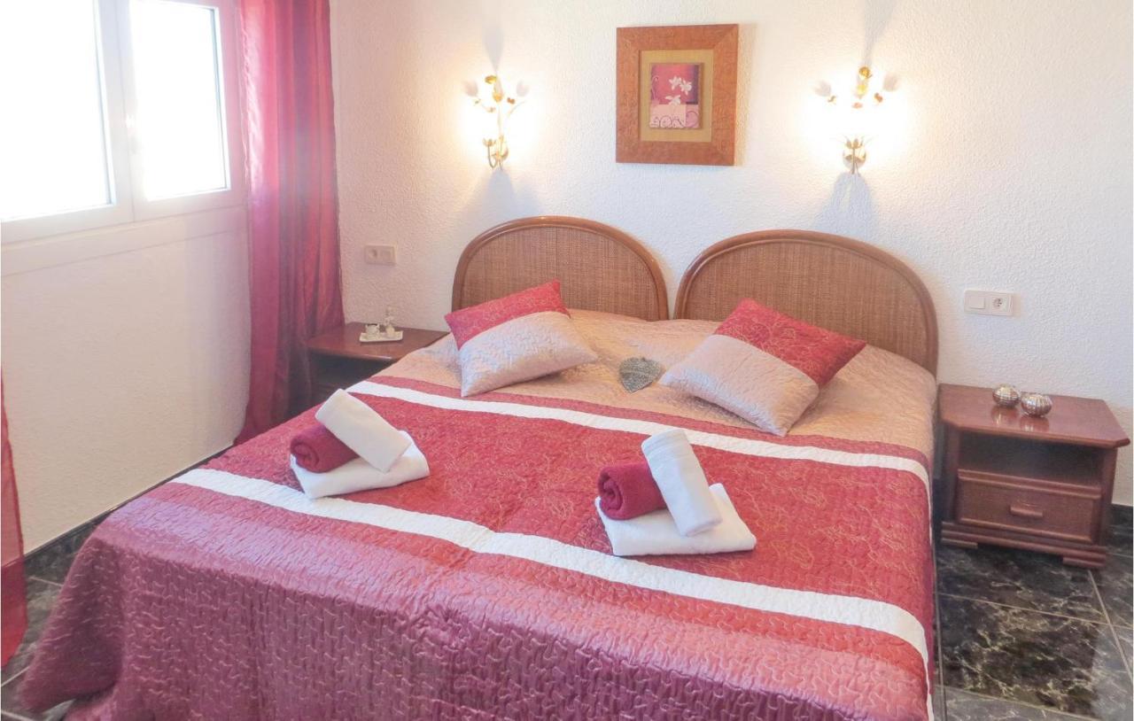 2 Bedroom Stunning Apartment In Torrevieja Ngoại thất bức ảnh