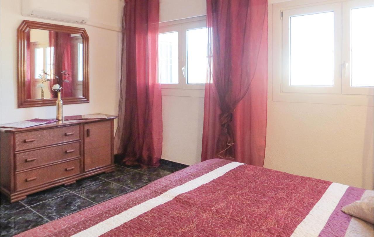 2 Bedroom Stunning Apartment In Torrevieja Ngoại thất bức ảnh