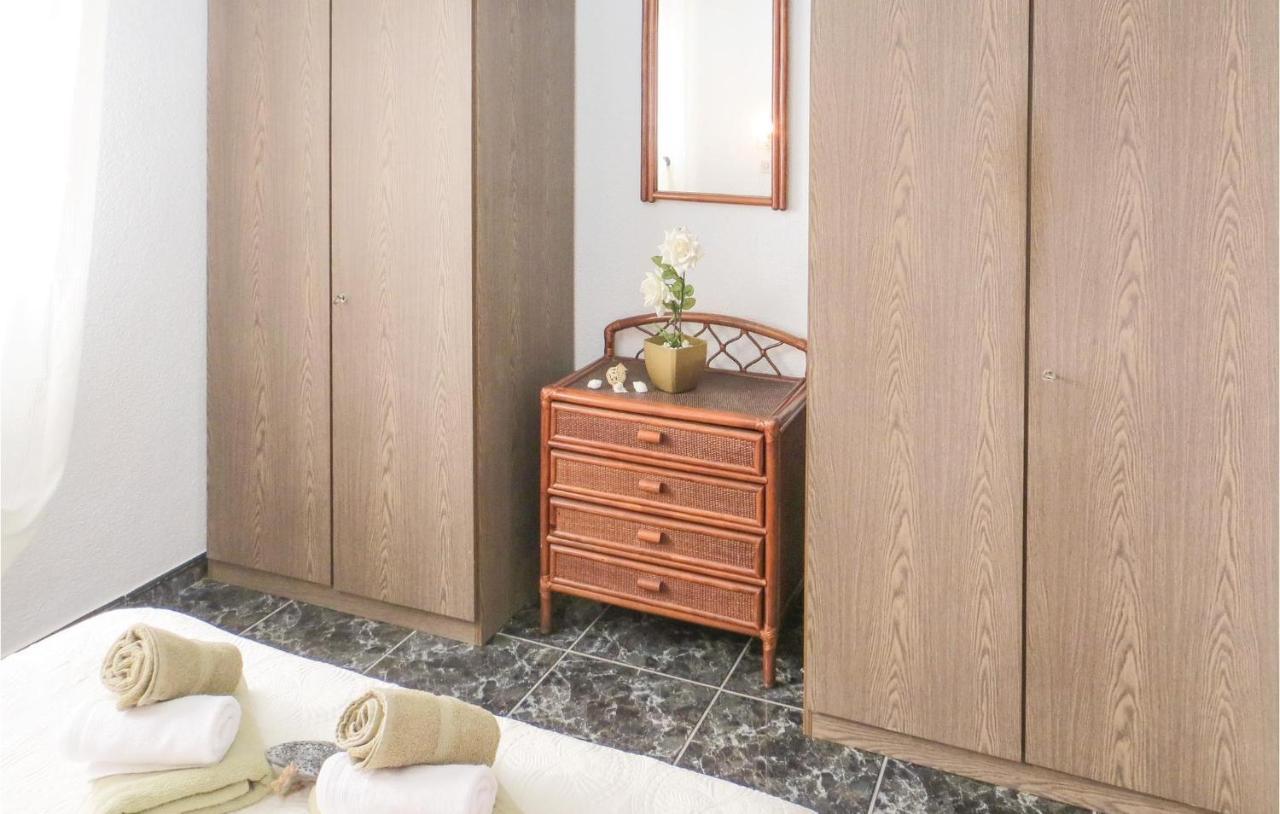2 Bedroom Stunning Apartment In Torrevieja Ngoại thất bức ảnh